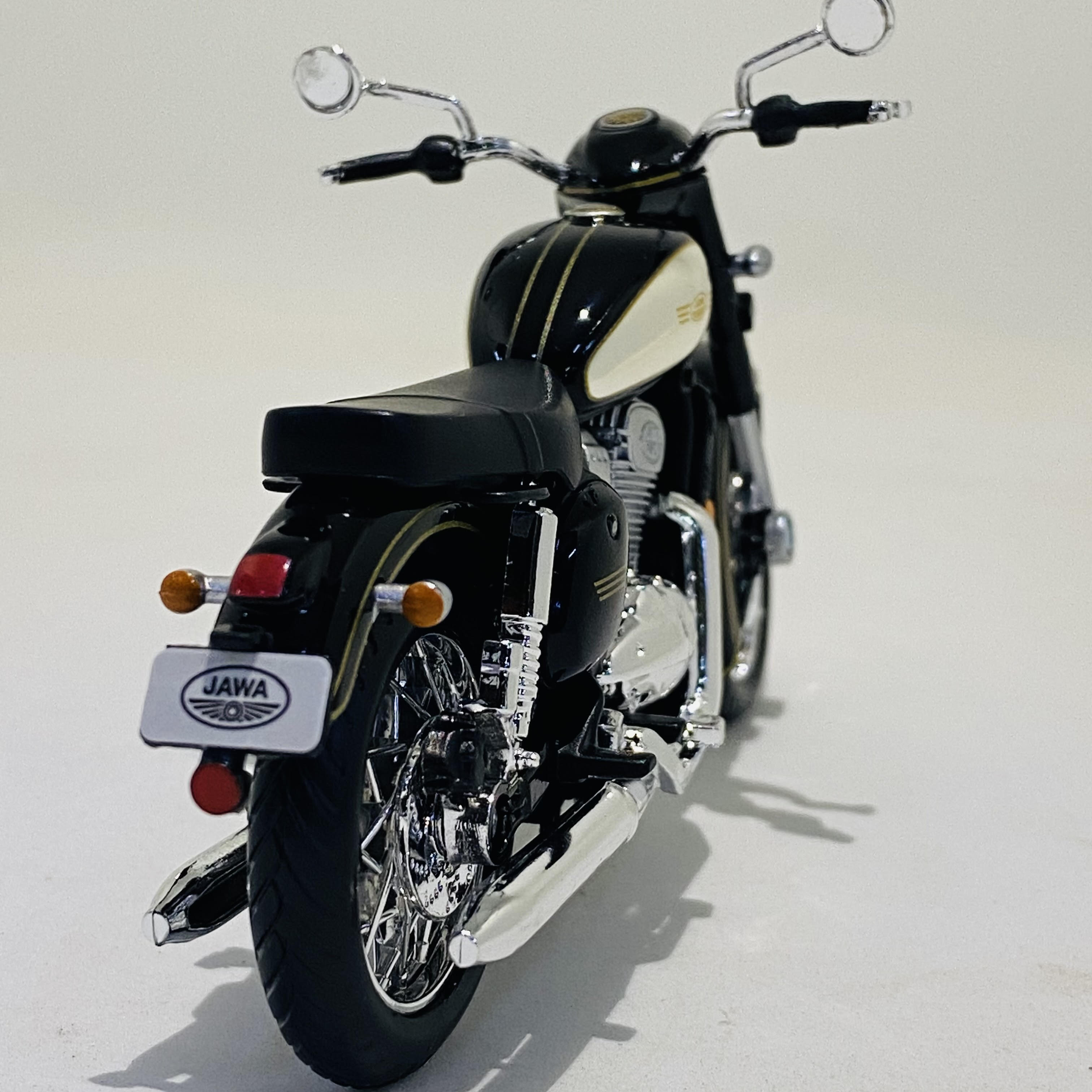 Jawa Motorcycle 1:18 Scale Die-Cast Model – Collector’s Edition